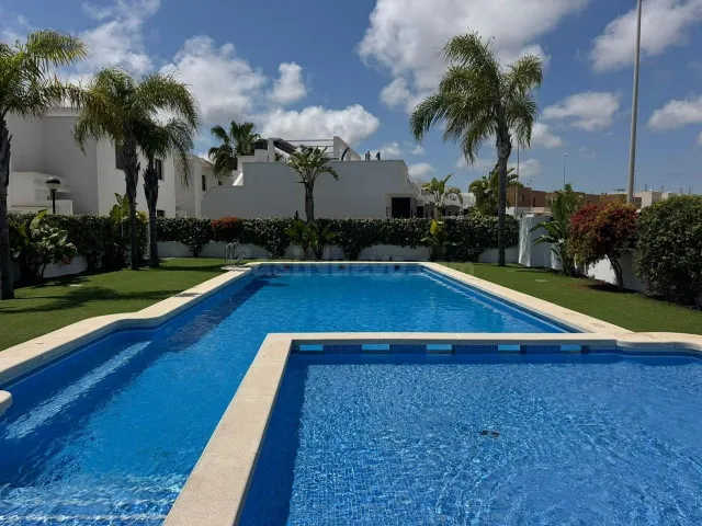 Moderna vivienda pareada en exclusiva urbanización – Lomas d - foto 4