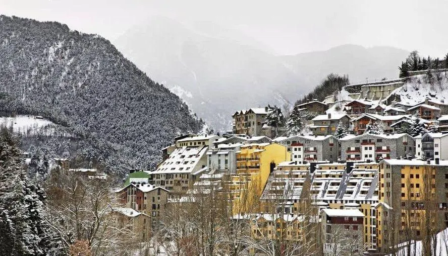Acogedor piso de 54 m2 con 1 habitación, parking y trastero en el centro de La Massana
