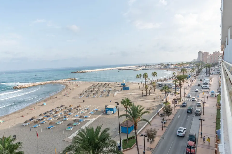 ALQUILER ESTUDIO FRONTAL AL MAR EN CENTRO FUENGIROLA