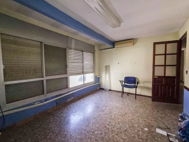 Tercera planta de edificio de oficinas en alquiler en el centro de Barberà del Vallès — 9