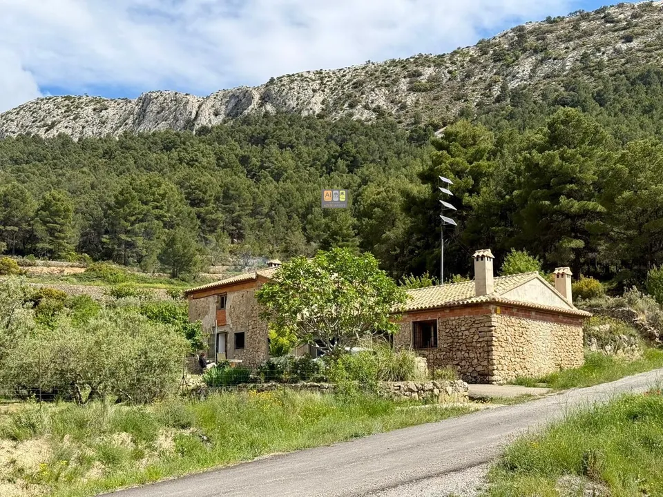 ESPECTACULAR FINCA RÚSTICA EN SELLA