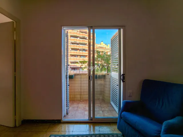 Piso económico con balcón en Plaza del Treball (Lleida) — 6