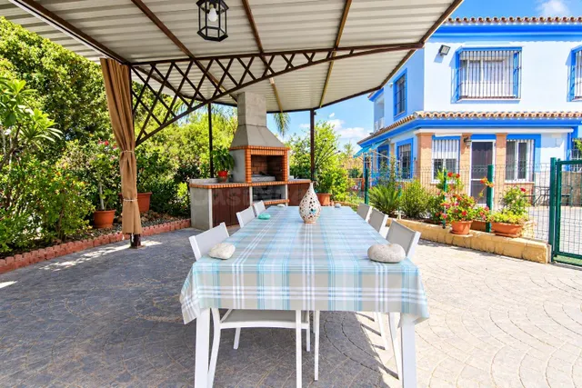 VENDE EN EXCLUSIVA CHALET INDEPENDIENTE EN COÍN — 2