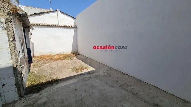 CASA CON PATIO A LA VENTA — 9