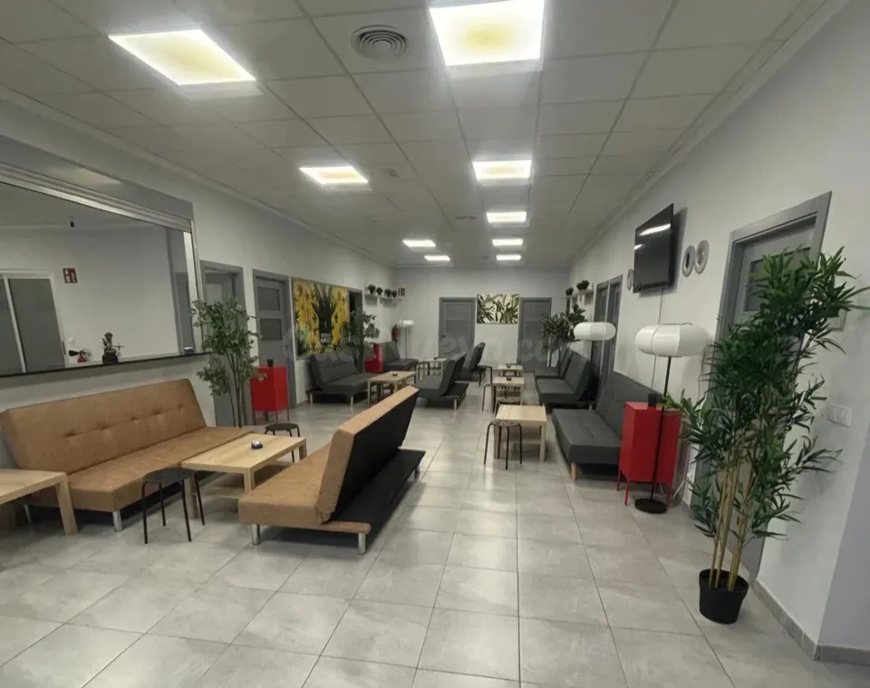 LOCAL DE 290 M2 BIEN CONSERVADO A 200 METROS DE LA PLAYA
