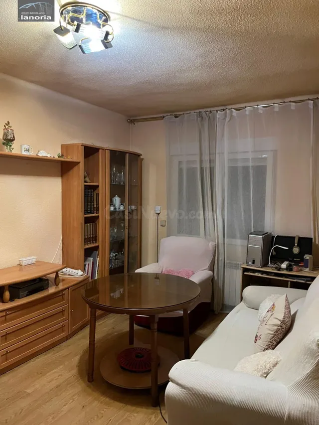 Grupo la Noria Vende Piso de 3 Dormitorios, 1 Baño y Traster - foto 2