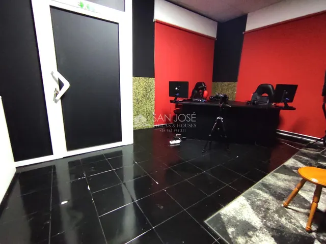 SE VENDE LOCAL, ACTUALMENTE ESTUDIO DE GRABACIÓN EN NOVELDA. — 7