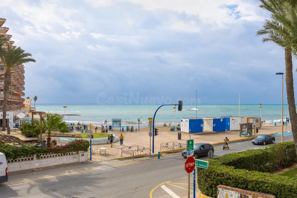 Apartamento de tres dormitorios y dos baños en residencial Duquesa Beach, primera línea de la playa de los locos