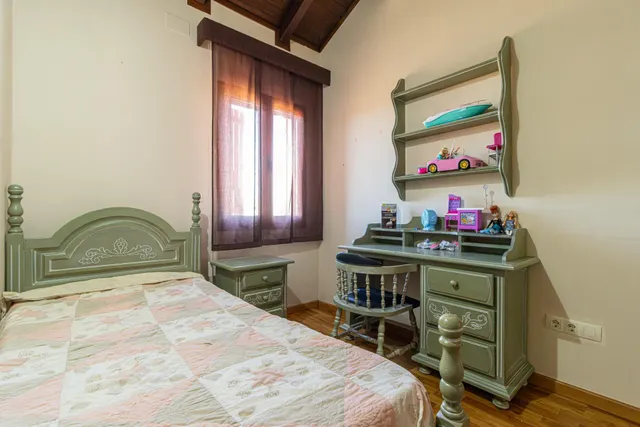 Casa adosada de 3 dormitorios con piscina y sótano en La Cartuja. — 37