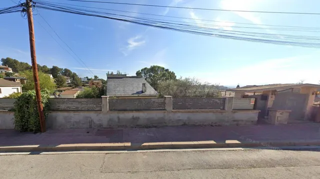 Se vende CASA OKUPADA en Sant Esteve Sesrovires (Barcelona) - foto 2