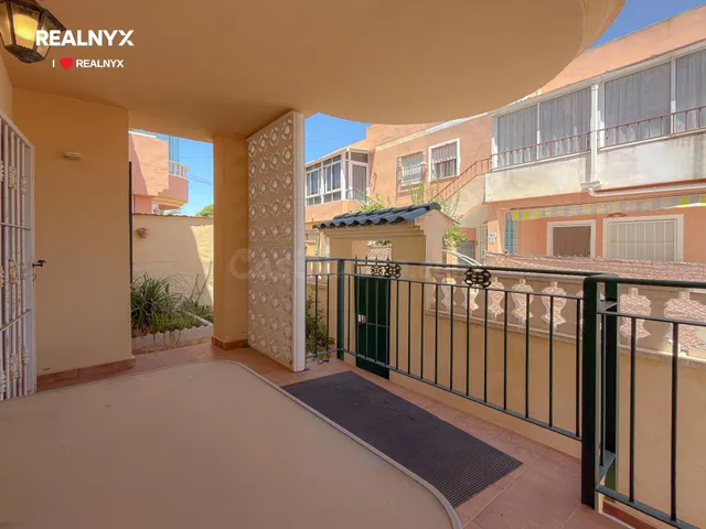 Orihuela Costa! Luminoso Bungalow con amplia terraza en resi - foto 2