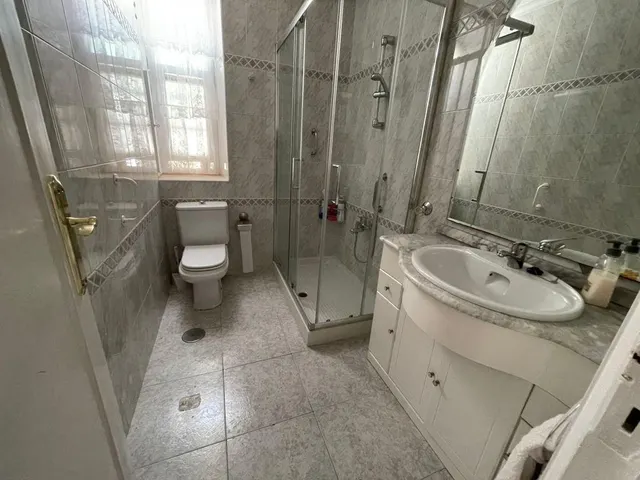 Oportunidad Única en Benalúa: Edificio con Potencial de Desarrollo — 20