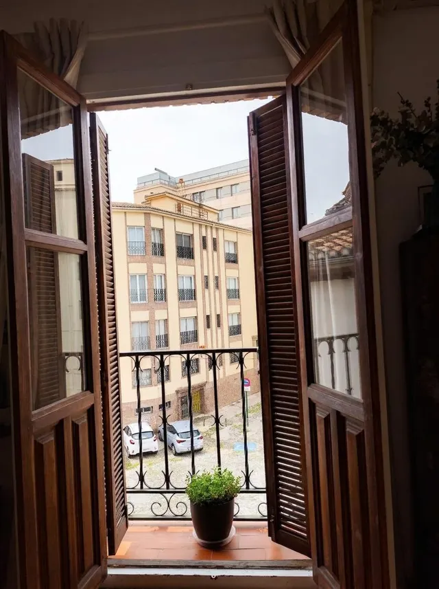Oportunidad de Inversión y Vivienda en Granada Centro: Apartamento Luminoso junto a Gran Vía ref: DLR00284 — 6