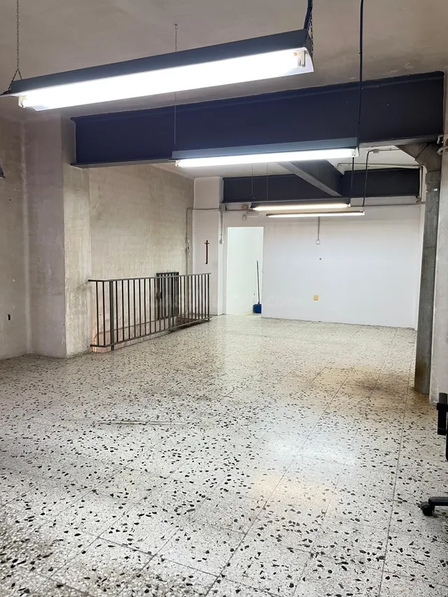 ALQUILER DE LOCAL COMERCIAL EN MANRESA - foto 2