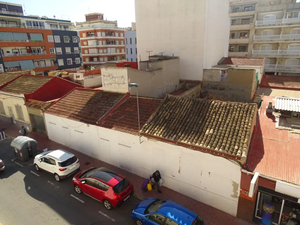 ¡Oportunidad Única! Solar Céntrico en Torrevieja para Construir 5 Plantas a Solo 2.000 €/m2