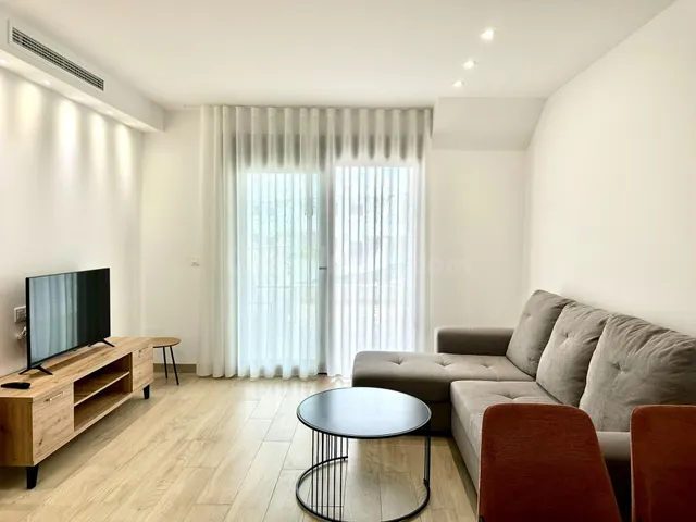 BUNGALOW EN PLANTA BAJA CON DOS TERRAZAS, PISCINA Y PARKING  - foto 5