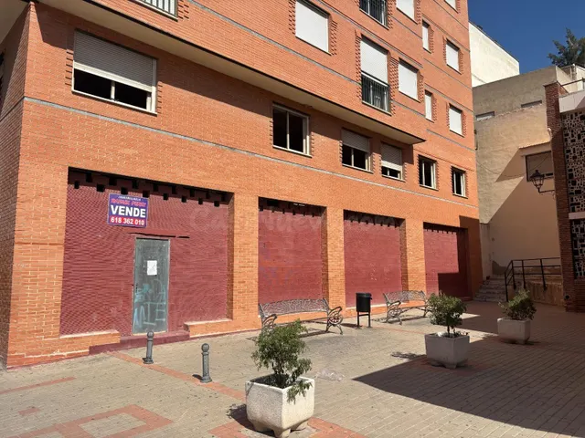 Local comercial en esquina a estrenar, casi 300 m2, Avda. de - foto 2
