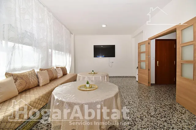Amplitud y luz mediterránea en este piso totalmente reformado con terraza en Oliva — 30