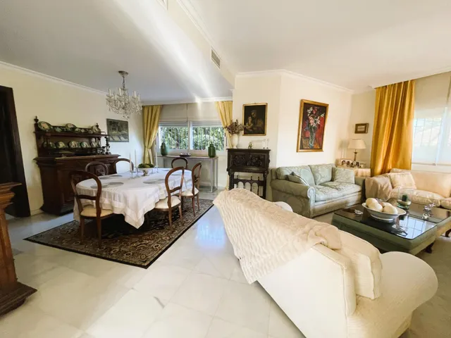Villa en venta en Nueva Andalucía, Marbella, con vistas al mar y cerca de Puerto Banús — 21