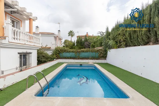 Casa independiente con piscina en La Zubia. — 38