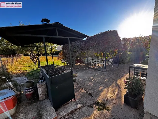 Chalet rústico independiente con piscina privada y gran parcela en Valdilecha — 4