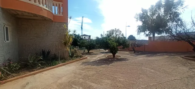CHALET INDEPENDIENTE CON PARCELA URBANA. IDEAL INVERSORES. — 24
