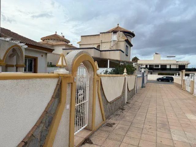 Se vende casa independiente con 3 dormitorios, parcela de 50 - foto 3