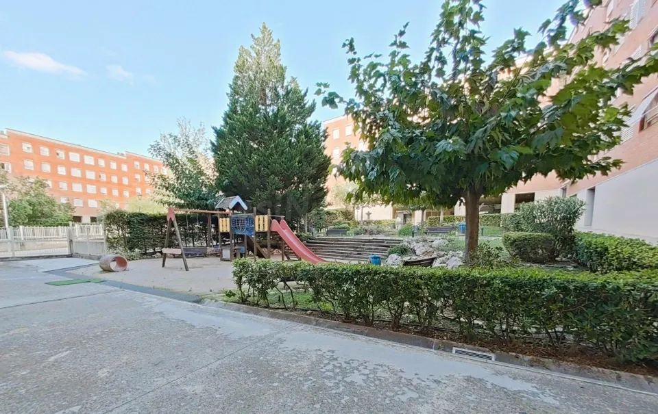Tu nuevo hogar en Torrent Ballester: amplitud, jardines comunitarios y parking incluido