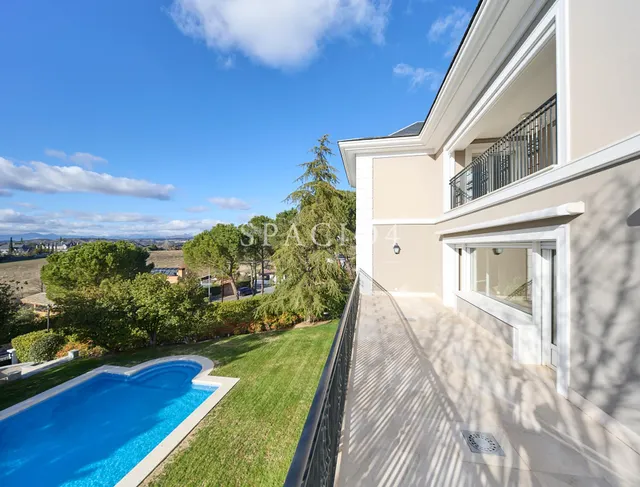 Villa de Lujo en Urbanización cerrada — 23
