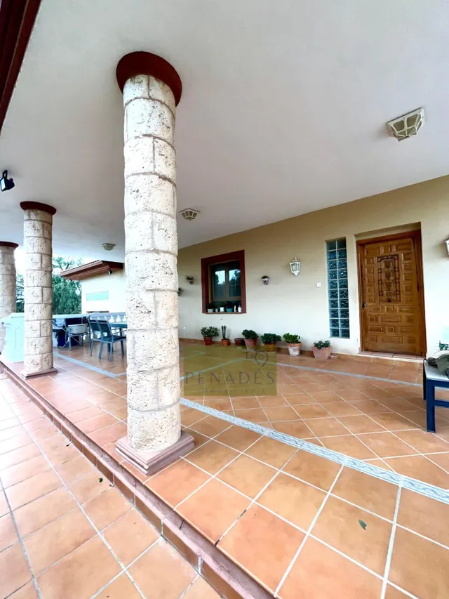 Espectacular chalet a la venta con impresionante jardín interior — 43