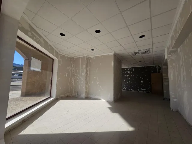 Venta local esquinero en la rapita — 8
