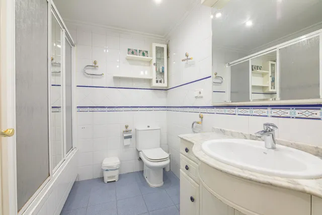 Te presentamos tu nueva casa en el centro: ascensor, 3 habitaciones (con posibilidad de 4), 2 baños, trastero.... y excelentes calidades!!!! — 23