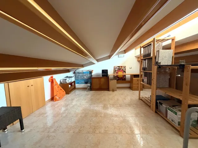 FANTÁSTICA CASA CON JARDÍN Y PISCINA!!! — 23