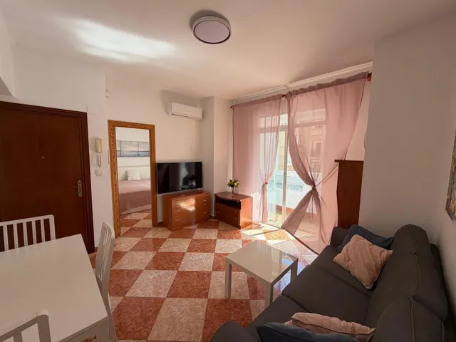 Piso perfectamente conectado en calle Héroe de Sostoa — 23