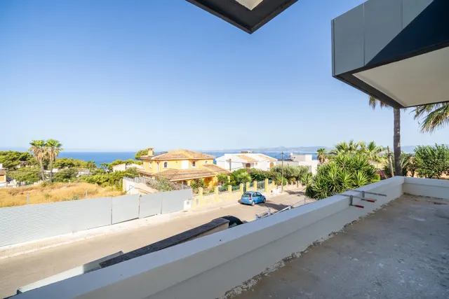 Exclusivo chalet completamente reformado con vistas al mar en Bahía Azul — 14