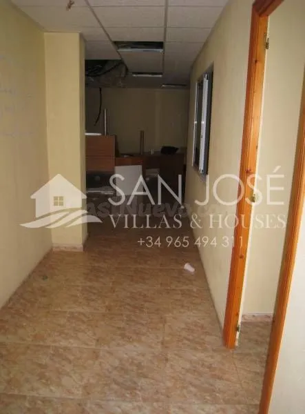 Inmobiliaria San Jose Villas and Houses vende oficina en Asp - foto 5