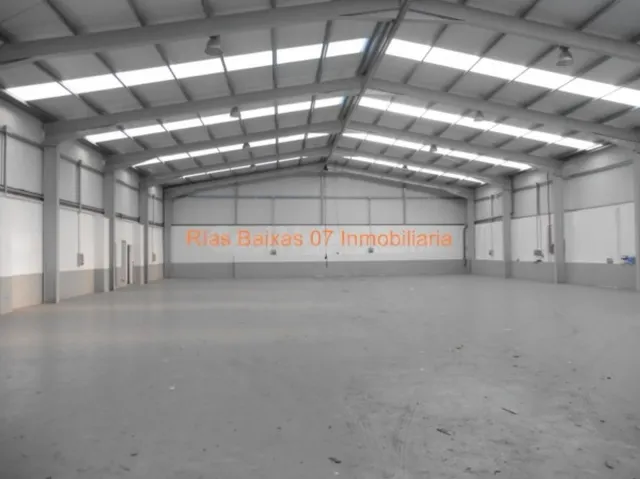 REF 2532 NAVE 1810 m2 CON DOS PLANTAS OFICINAS y 2000 M2 CAM