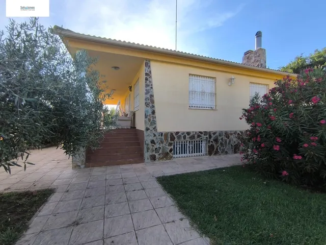 Exclusivo Chalet Seminuevo en RIACHUELOS con Amplias Instalaciones de Lujo — 7