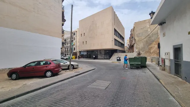 CASA MUSEO MIGUEL HERNÁNDEZ EXCLUSIVO SOLAR URBANIZABLE — 30