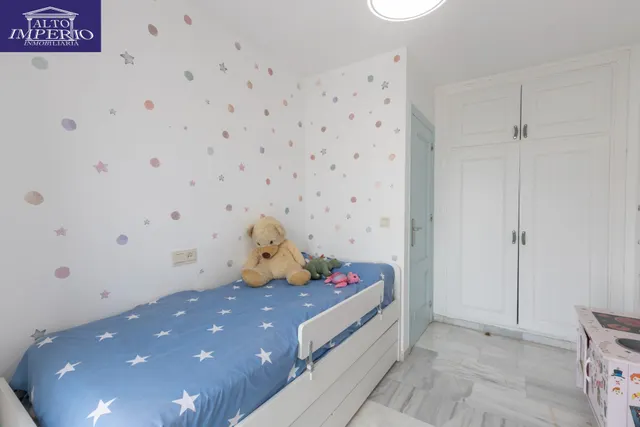 Casa independiente con piscina en La Zubia. — 28