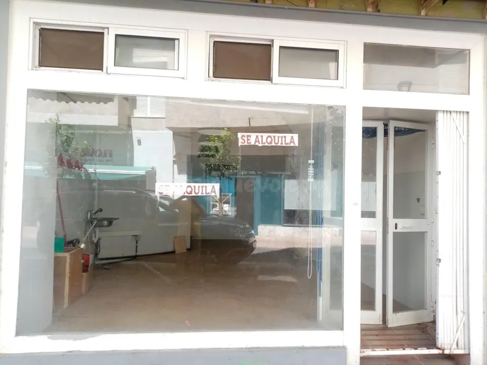 LOCAL COMERCIAL EN EL CORAZÓN DE ESTEPONA — A 100 M DE LA PLAZA CENTRAL