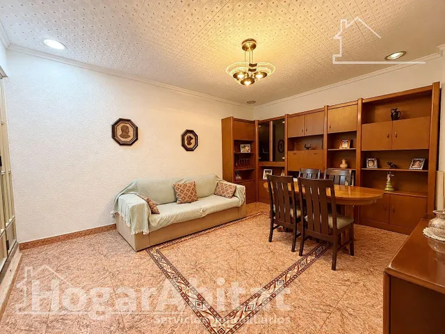 ¡En buena zona! Casa amplia y luminosa con gran terraza y balcón — 6