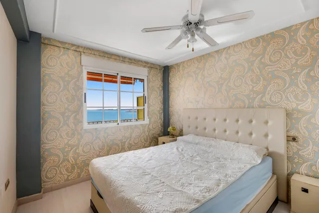 Apartamento en venta en Torrevieja, ubicado en la zona de La Loma, a pocos minutos a pie de la Playa del Cura. Primera línea de mar! — 18