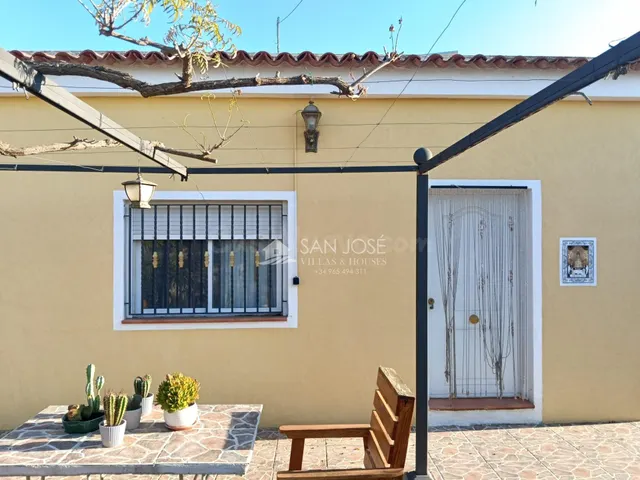 Se vende albergue con placas solares en buen estado cerca de Aspe — 2
