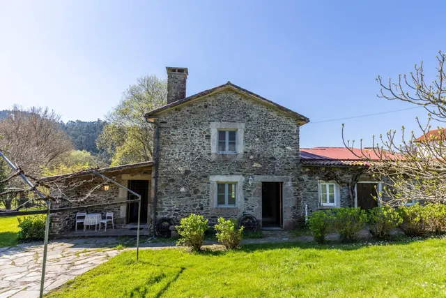 CASA DE PIEDRA SEÑORIAL CON FINCA, PISCINA Y NEGOCIO TURÍSTI - foto 2