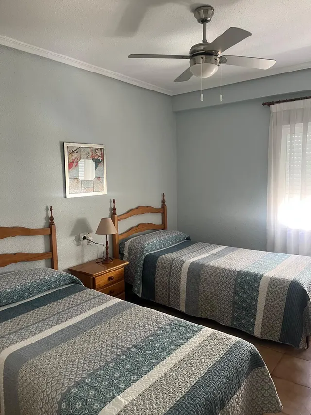 APARTAMENTO EN PRIMERA LÍNEA DE PLAYA EN BENIDORM CON TERRAZA Y PARKING — 10