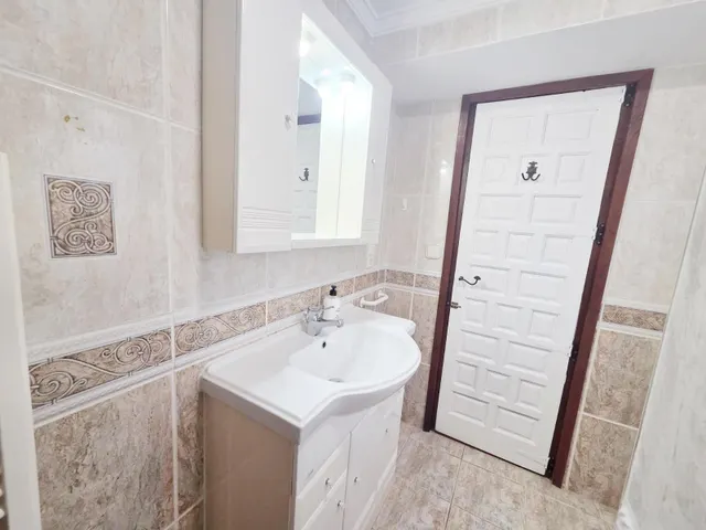 Chalet con 3 viviendas independientes, piscina privada cubierta y vistas al mar — 34