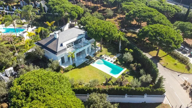 Villa 4 habitaciones 310m² en alquiler - Marbella