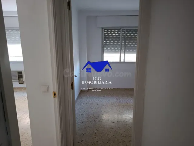 PISO EN VENTA EN TRIANA - foto 3