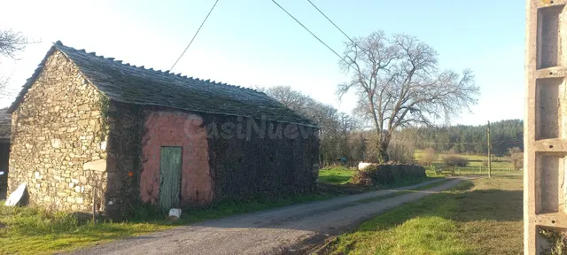SE VENDE CASA DE PIEDRA PARA REFORMAR EN LOENTIA CASTRO DO R - foto 2